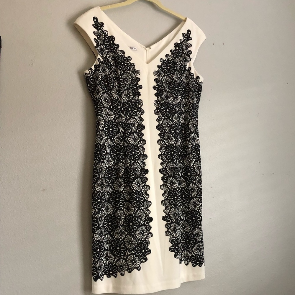 3/$30 🔥 Maggy London lace print dress